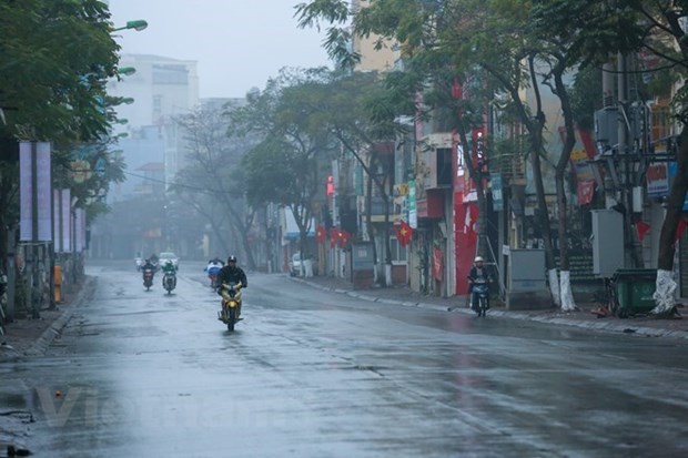 Khu vuc Bac Bo troi lanh ve dem, Ha Noi co mua phun va suong mu hinh anh 1